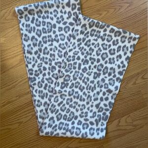 Old Navy Leopard Print Scarf - Gray and White